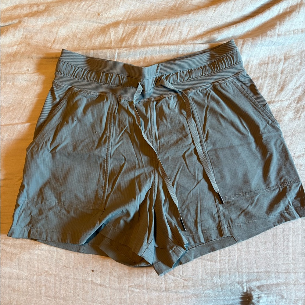 Lululemon dance studio short Belgian blue